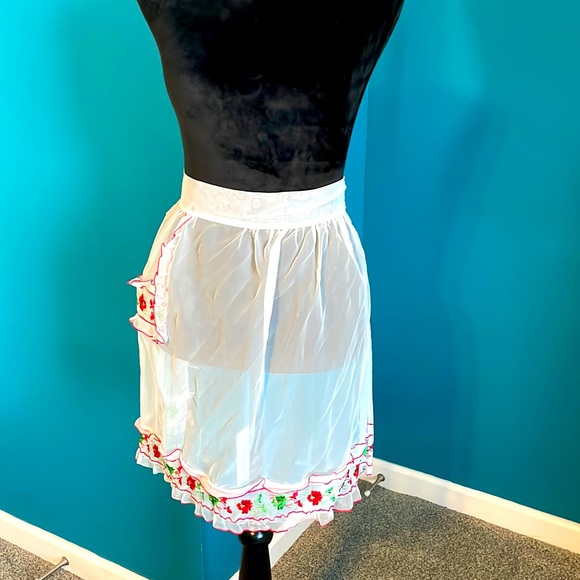 Vintage hostess apron circa 1960 handmade white green and red - Picture 2 of 4